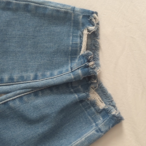 KanCan 28 Distressed Crop Jean - Picture 7 of 9